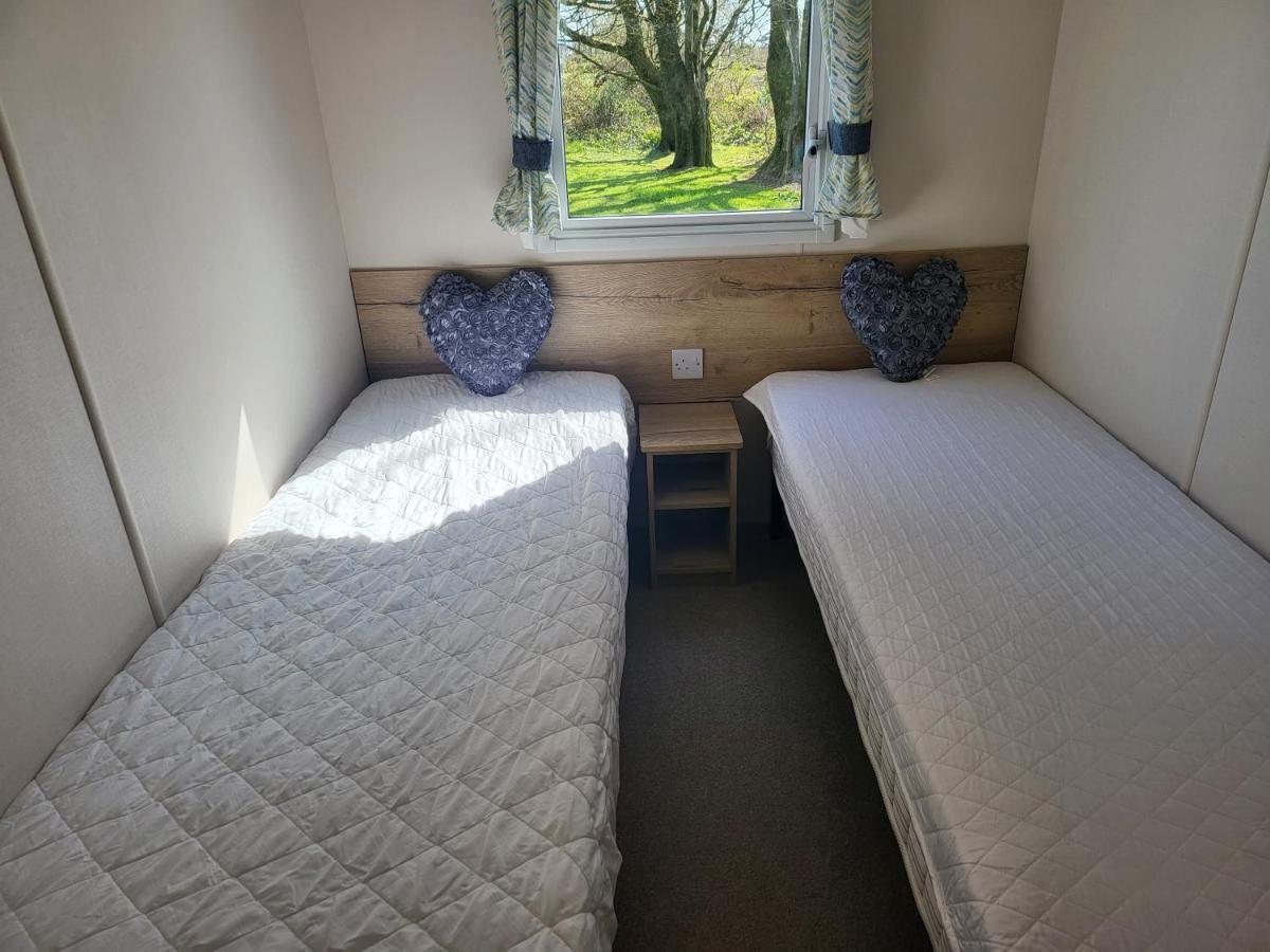 Blackmoor Farm - Caravan 6 Apartment Ludchurch ภายนอก รูปภาพ